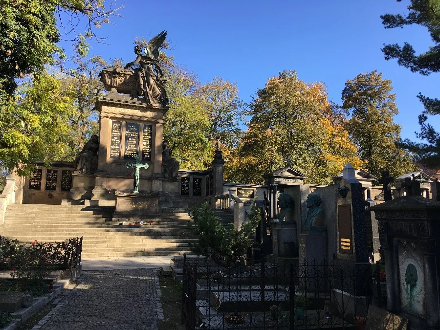 Prague Cemeteries: List, Hours & Points of Interest